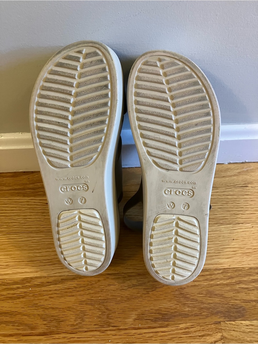 CROCS Brooklyn Low Wedge Platform Sandals with White Sole - Picture 4 of 4